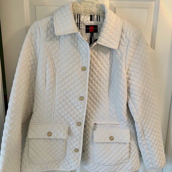 STAY WARM & COZY Women's Quilted White Jacket - Picture 2 of 12